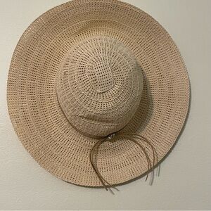 3/$15 ❤️ Chic Beige Straw Sun Hat